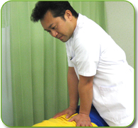 ��Êw�Z���ʌږ�őO��_�^�C�K�[�X�Վ��g���[�i�[�A�A�X���[�g�ꑮ�_��g���[�i�[�̉@�����͂��߂Ƃ���v���̃X�^�b�t�����Âɂ�����܂��B